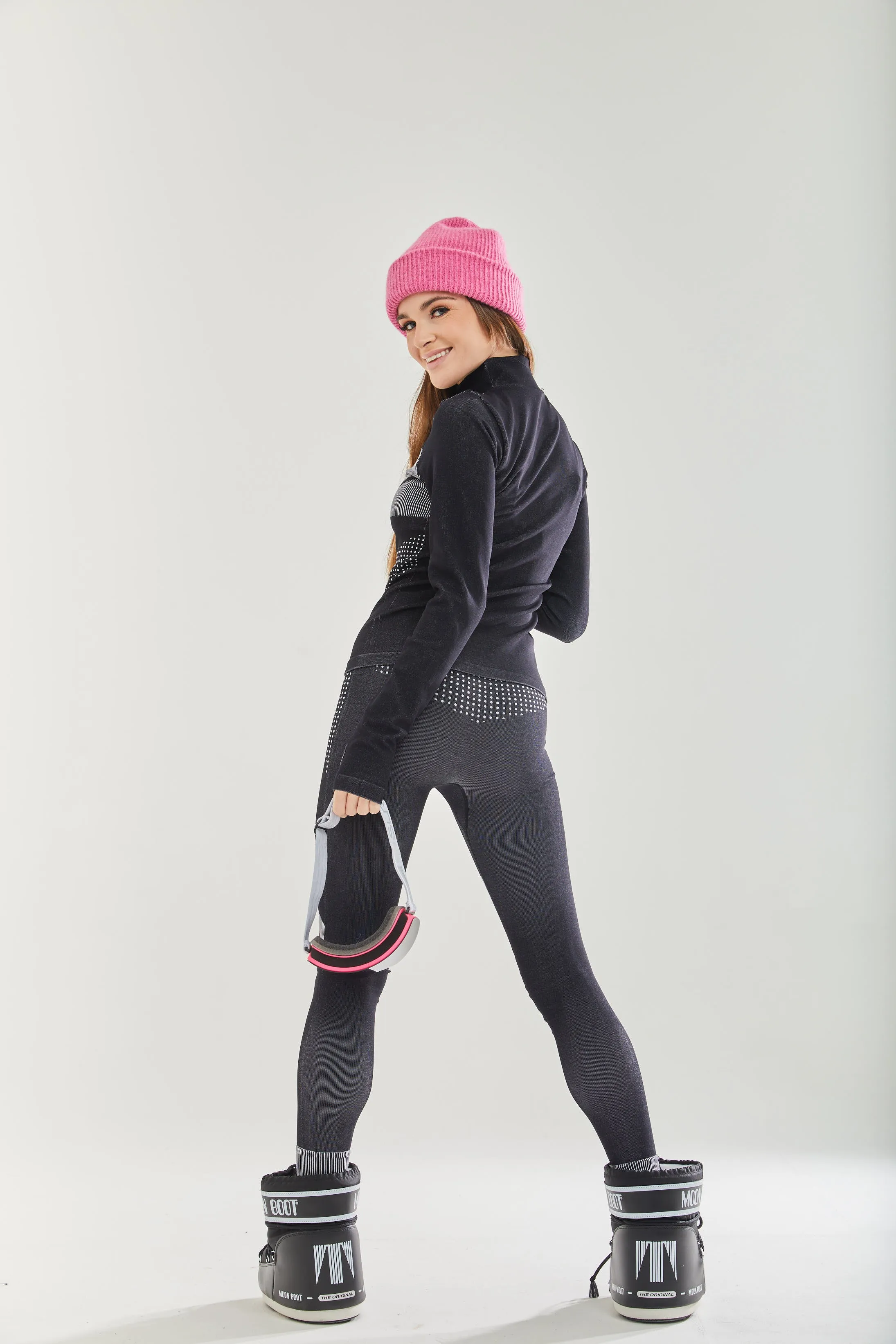 Women's Ski Base Layer Seamless Tights in Black with Full-Length Design and Sporty Style
